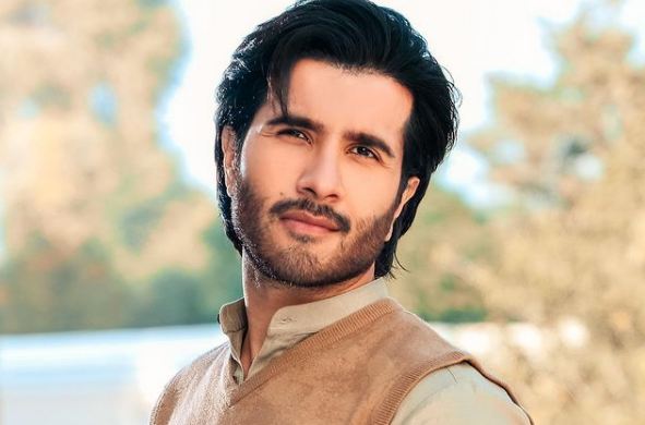 Stunning pictures of Feroz Khan from his drama serial Romeo weds Heer